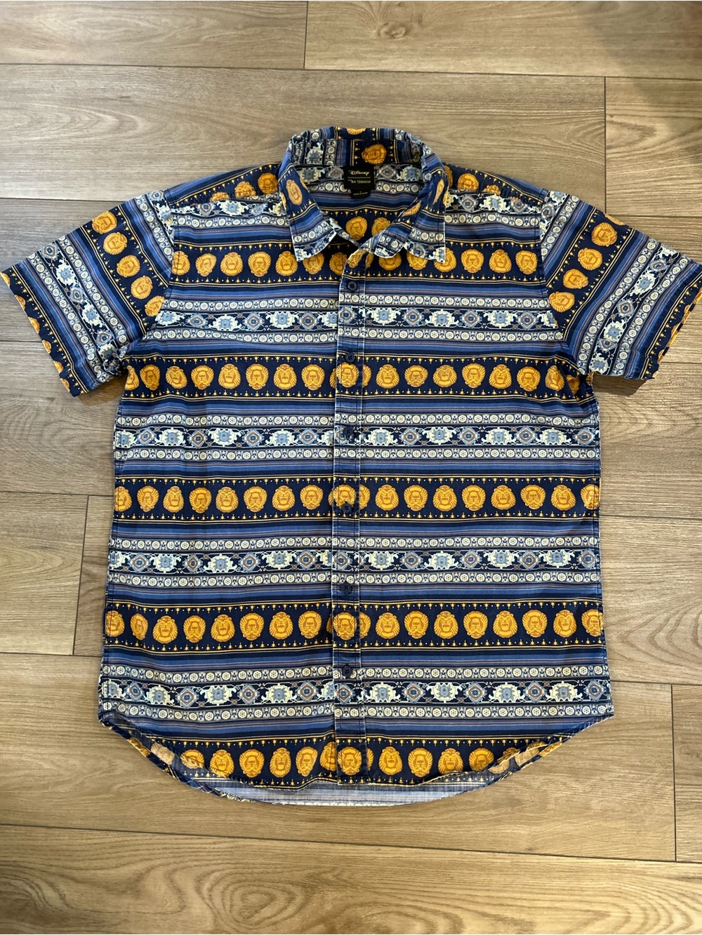 Disney Our Universe Aladdin Cave of Wonders Button Up Shirt L Cotton